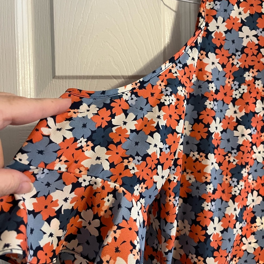 Michael Kors Coral and Blue Floral Cold Shoulder top with tie front - Picture 4 of 7